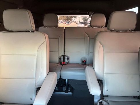 Used 2023 GMC Yukon SLT w/ SLT Luxury Package RWD image 12
