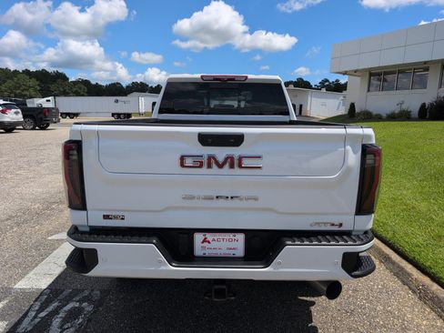 Used 2025 GMC Sierra 2500 AT4 w/ AT4 Premium Plus Package AWD/4WD image 6