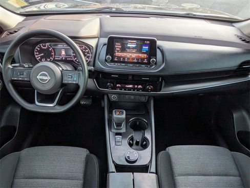 Used 2022 Nissan Rogue SV image 15