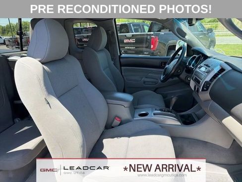 Used 2011 Toyota Tacoma 4x4 Access Cab V6 w/ TRD Sport Pkg image 11