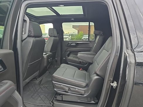 Used 2026 Chevrolet Suburban RST w/ Comfort Package AWD/4WD image 19