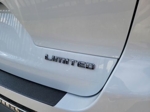 Used 2024 Jeep Grand Cherokee L Limited image 5