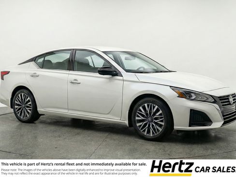 Used 2025 Nissan Altima 2.5 SV FWD image 1