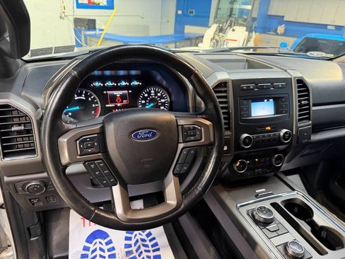 Used 2018 Ford Expedition XLT AWD/4WD image 24