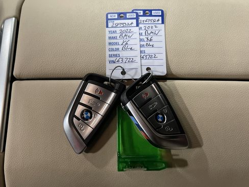 Used 2022 BMW X6 xDrive40i w/ Executive Package image 27
