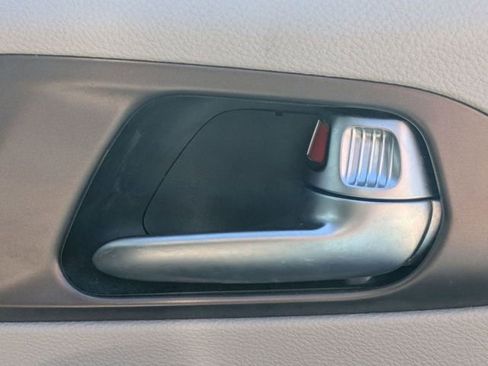 Used 2021 Chrysler Voyager LX FWD image 34