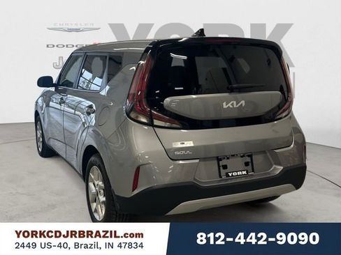 Used 2023 Kia Soul LX w/ LX Technology Package FWD image 3