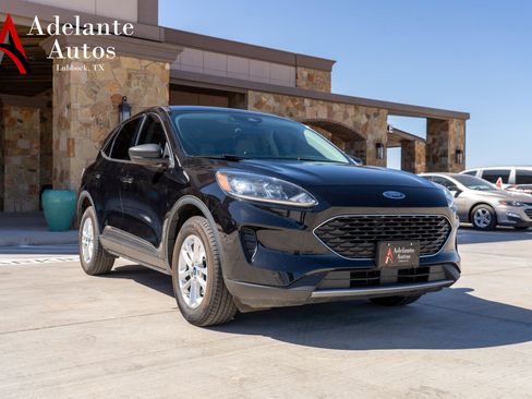 Used 2022 Ford Escape SE image 2