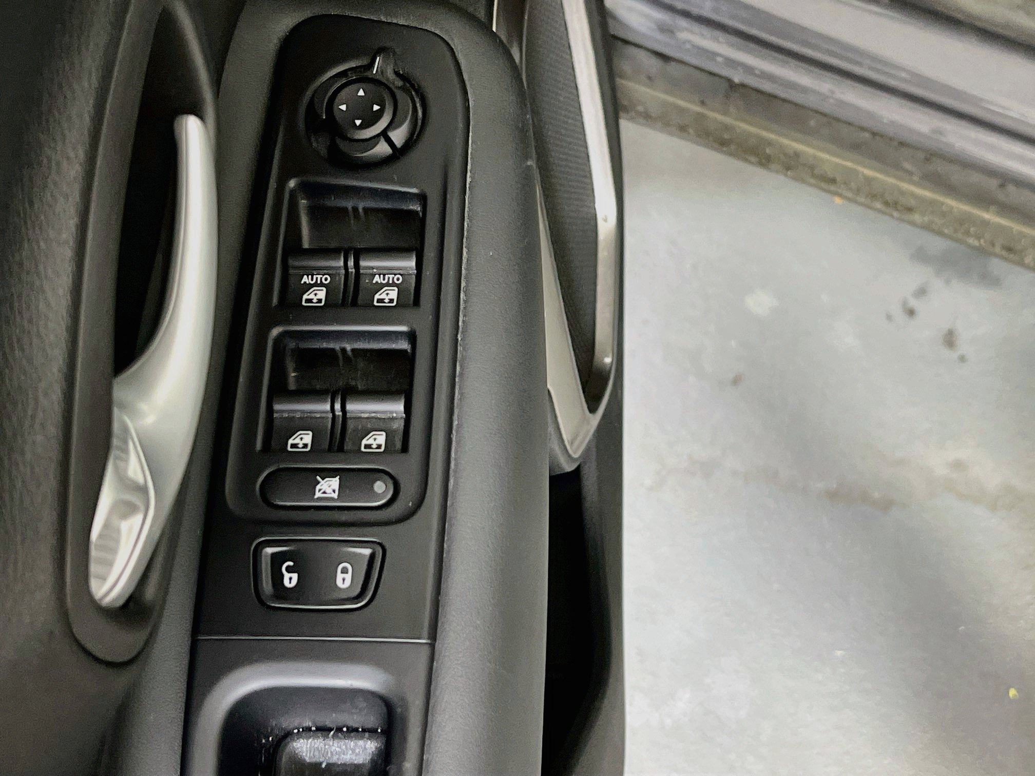Used 2023 Jeep Renegade Latitude w/ Premium Group AWD/4WD image 18