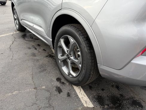 Used 2024 Ford Escape ST-Line image 11