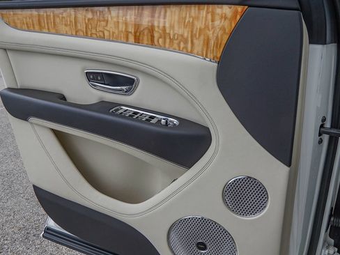 Certified 2023 Bentley Bentayga AWD/4WD image 35