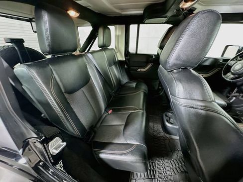 Used 2017 Jeep Wrangler Unlimited Sahara AWD/4WD image 30