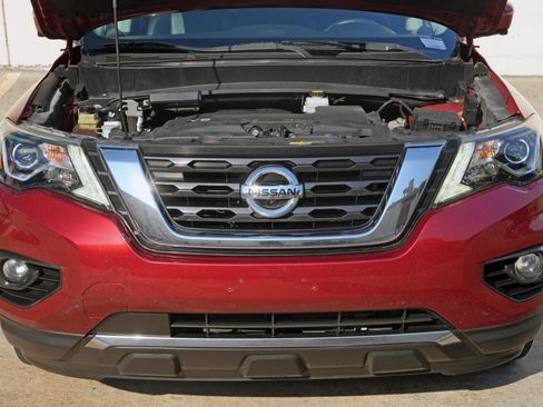 Used 2017 Nissan Pathfinder Platinum w/ Family Entertainment Package AWD/4WD image 7