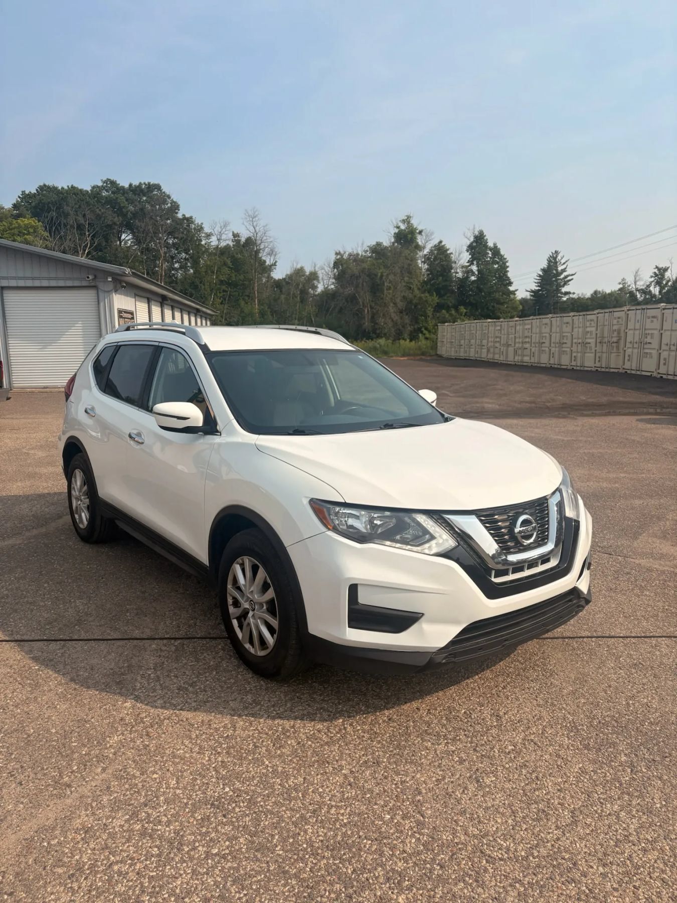 Used 2017 Nissan Rogue SV FWD image 3