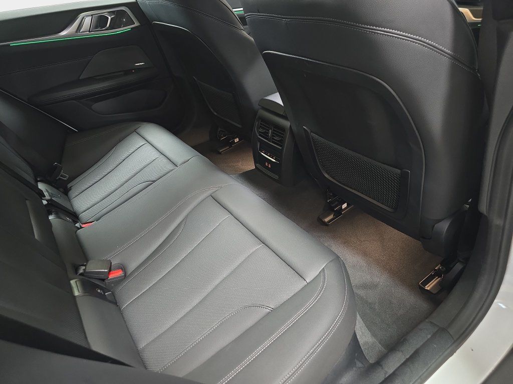 Used 2023 BMW i4 eDrive40 w/ Premium Package RWD image 16