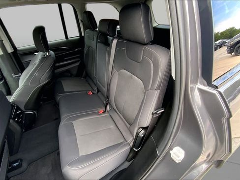 Used 2024 Jeep Grand Cherokee Laredo X AWD/4WD image 18