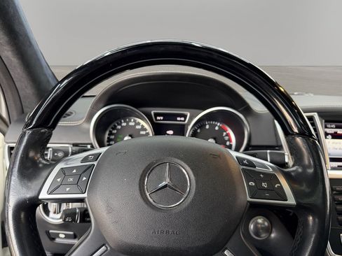 Used 2015 Mercedes-Benz GL 550 4MATIC w/ Driver Assistance Package image 22