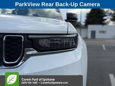 Used 2024 Jeep Grand Cherokee Laredo w/ Trailer Tow Package AWD/4WD image 8