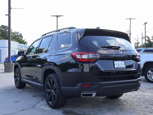 New 2025 Honda Pilot Black Edition image 5