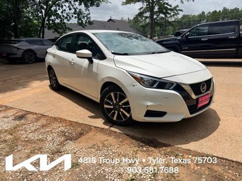 Used 2022 Nissan Versa SV FWD image 1