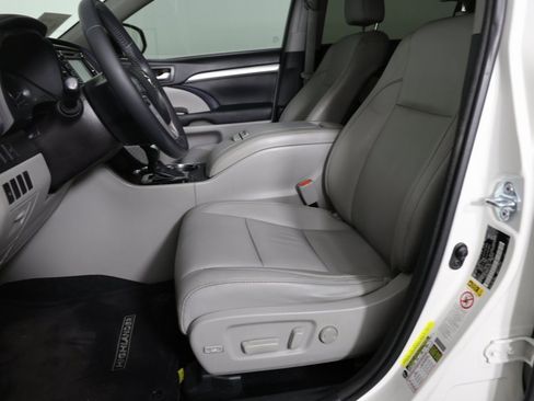 Used 2016 Toyota Highlander XLE image 13
