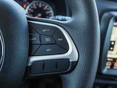 Used 2023 Jeep Renegade Latitude AWD/4WD image 23