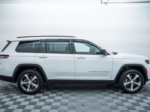 Used 2026 Jeep Grand Cherokee L Limited w/ Luxury Tech Group II AWD/4WD image 4