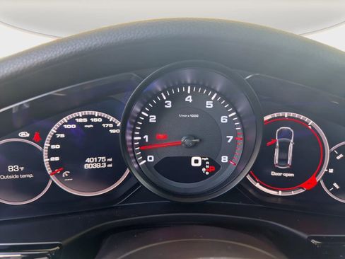 Used 2018 Porsche Panamera 4 image 11