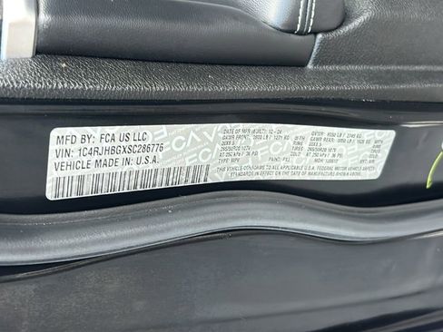 Used 2025 Jeep Grand Cherokee Limited w/ Black Appearance Package image 34