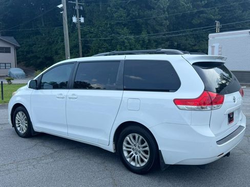 Used 2013 Toyota Sienna XLE FWD image 6