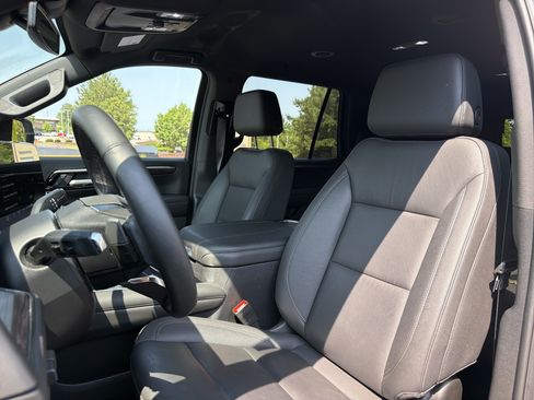Used 2025 Chevrolet Tahoe Z71 w/ Comfort Package AWD/4WD image 7