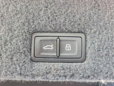 Used 2019 Lamborghini Urus image 22