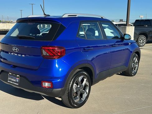 Used 2025 Hyundai Venue SEL image 13