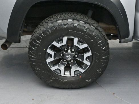 Used 2022 Toyota Tacoma TRD Off-Road w/ Technology Package AWD/4WD image 35
