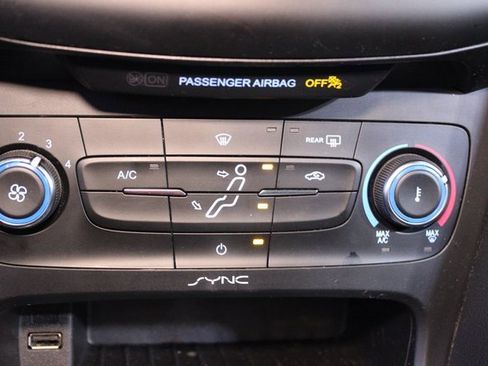 Used 2017 Ford Focus SE image 24