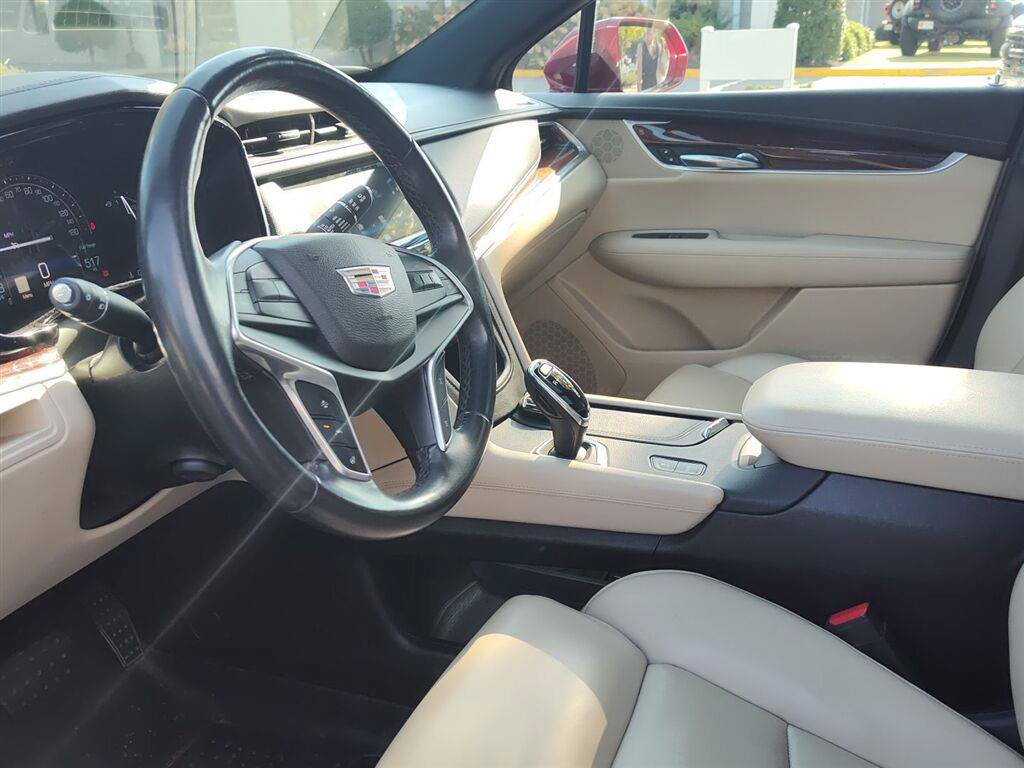 Used 2017 Cadillac XT5 Premium Luxury w/ LPO, Wheel Lock Package FWD image 9