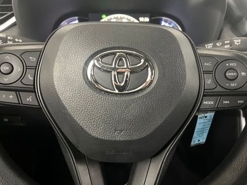 Used 2025 Toyota RAV4 LE image 61