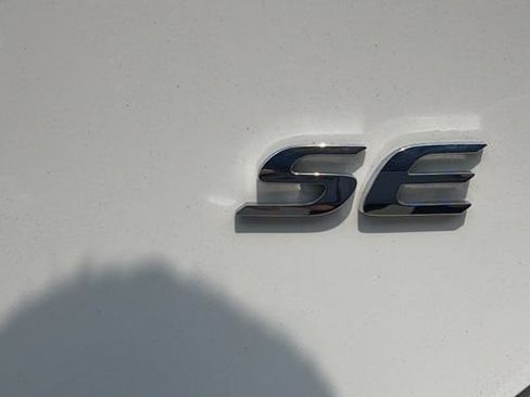 Used 2018 Toyota Corolla SE FWD image 12