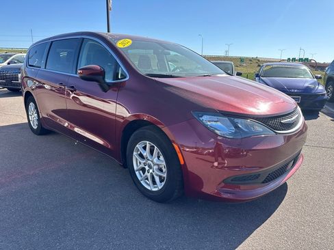 Used 2022 Chrysler Voyager LX FWD image 7
