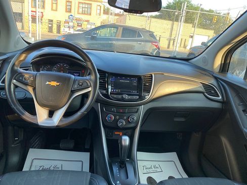 Used 2019 Chevrolet Trax LT w/ LT Convenience Package FWD image 19