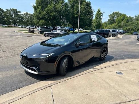 Used 2025 Toyota Prius Plug-In Hybrid FWD image 3