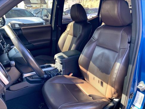 Used 2017 Toyota Tacoma Limited w/ Tow Package image 26