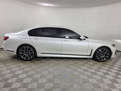 Used 2021 BMW 740i w/ M Sport Package RWD image 42