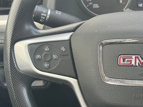 Used 2022 GMC Acadia SLE w/ Elevation Edition image 12