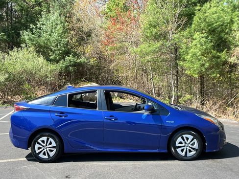 Used 2016 Toyota Prius Four FWD image 6