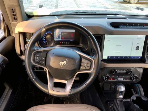Used 2023 Ford Bronco Wildtrak image 5