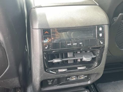 Used 2024 Jeep Grand Cherokee L Limited w/ Luxury Tech Group II AWD/4WD image 11