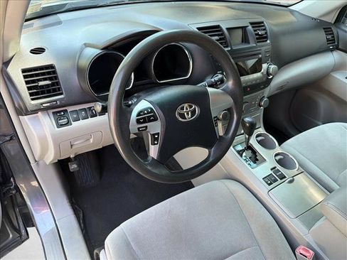 Used 2012 Toyota Highlander 4WD w/ Tech Pkg image 14
