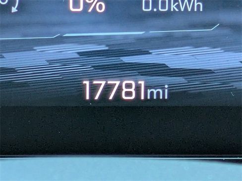 Used 2025 Chevrolet Equinox EV LT w/ Convenience Package image 31