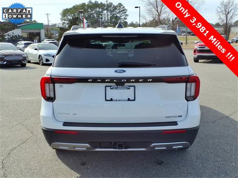 Used 2025 Ford Explorer Active w/ Active Comfort Package image 4
